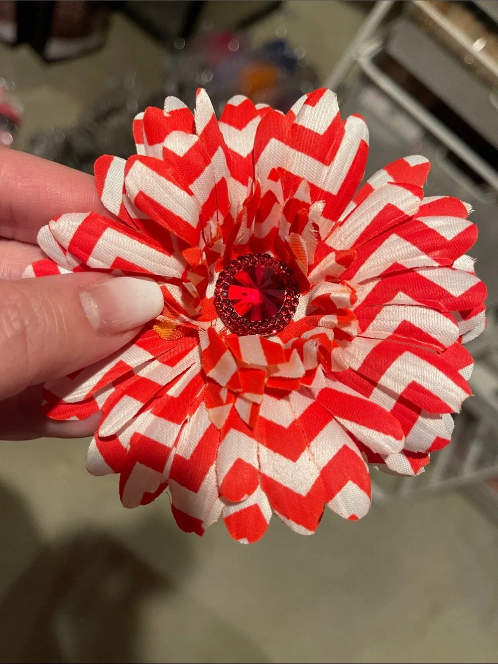 Red and white zigzag fabric flowers Floral Artificial diy crafts nwt 3 dozen